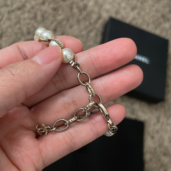 Chanel Pearl Bracelet - Picture 4 of 11